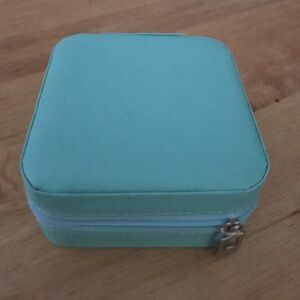 NIP Aqua Jewelry Travel Storage Case